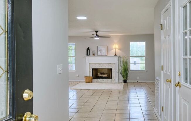 CHARMING - GREAT LOCATION