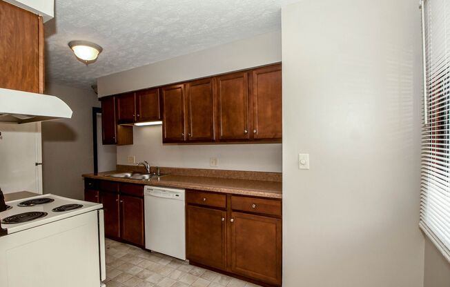 2 beds, 1 bath, 975 sqft, $1,199, Unit B