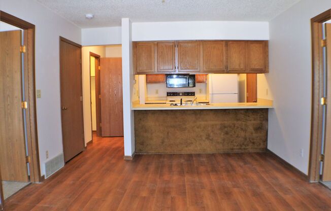 2 beds, 2 baths, 750 sqft, $1,195, Unit #04