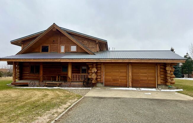 Enchanting Log Home for Lease