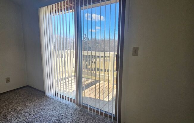 1 bed, 1 bath, 1,078 sqft, $1,229, Unit 1401 079