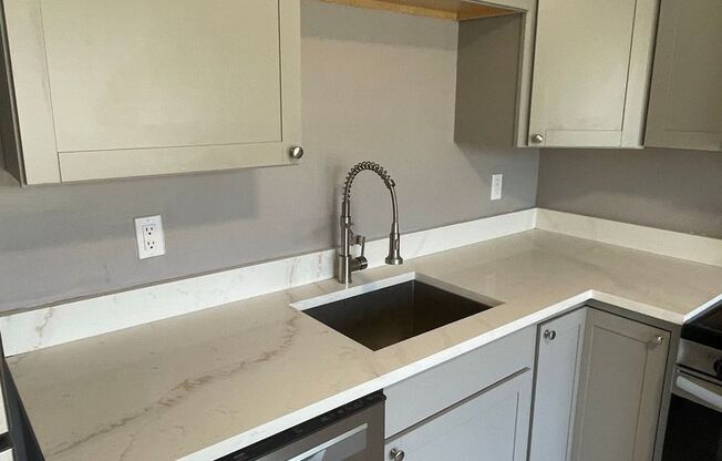Now Leasing: Spacious 2-bedroom / 1-bath Apartment with a Newly Renovated Kitchen with Brand New Stainless Steel Appliances