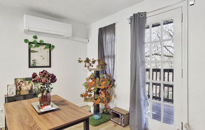 2 beds, 1 bath, 900 sqft, $1,225, Unit 136