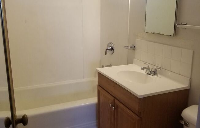 1 bed, 1 bath, $745, Unit 5