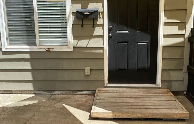 1 Bedroom Home next to the Whitewater Park and the Foothills. _ Pet Friendly!!