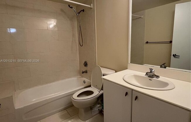 2740 SW 28th Ter Apt 808