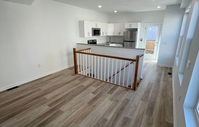 3 beds, 1.5 baths, 1,000 sqft, $1,900, Unit 2352 W Thompson 1st floor