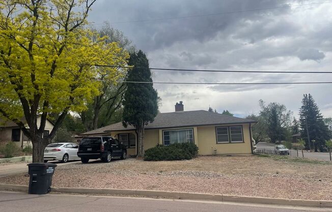 3BD Corner Lot in Old Colorado City