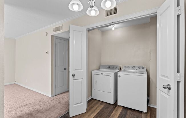 2 beds, 1 bath, 990 sqft, $1,225, Unit #16