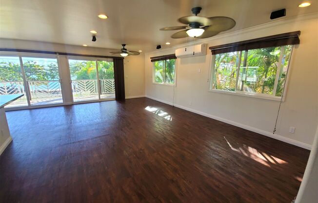 HUGE 3 bed, 3 bath on THE most beautiful beach!