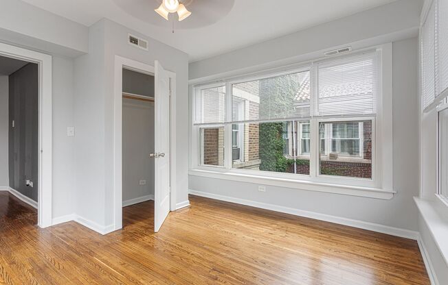 3 beds, 1 bath, 632 sqft, $2,350, Unit 1456-208