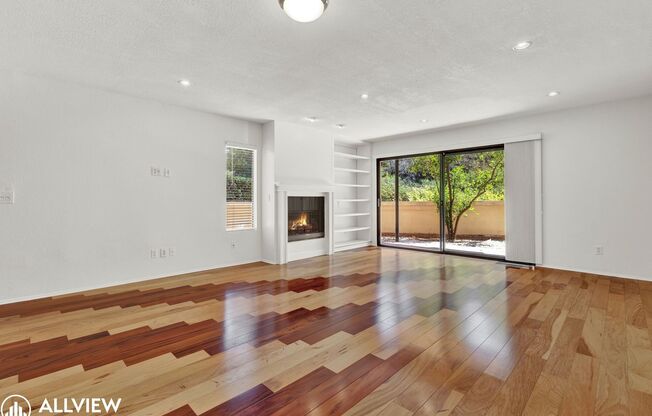 *MOVE-IN SPECIAL $100 OFF FIRST MONTH'S RENT*   Stylish Downstairs 2-Bedroom Corner Unit in Scripps Ranch