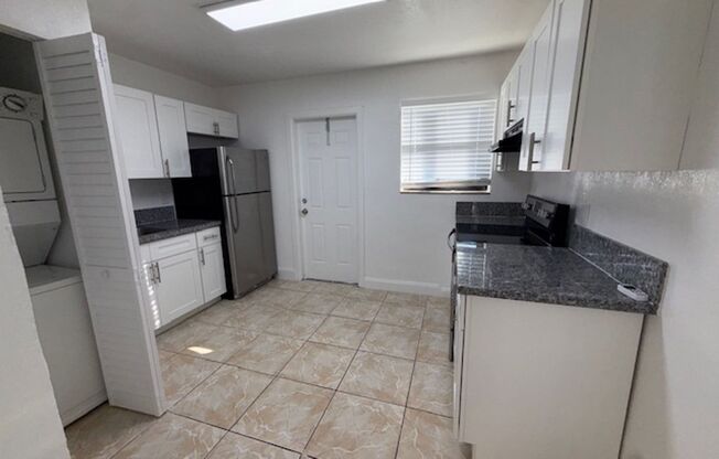 323 NW 4 Ave Hallandale, FL 33009