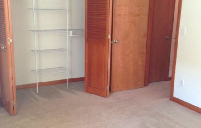 1 Bed 1 Bath Waterfront Condo Available NOW! Water/Sewer/Trash included!