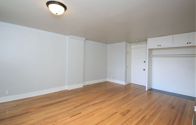 Studio, 1 bath, 404 sqft, $950, Unit B5