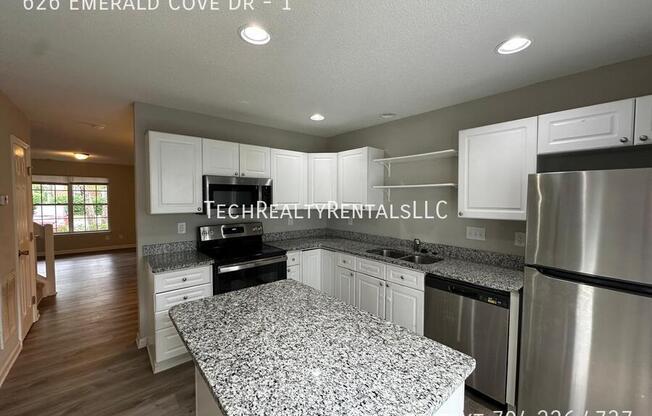 626 EMERALD CV DR