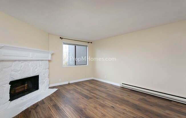 Outstanding Updated Lake Oswego Three Bedroom Condo In Mountain Park!
