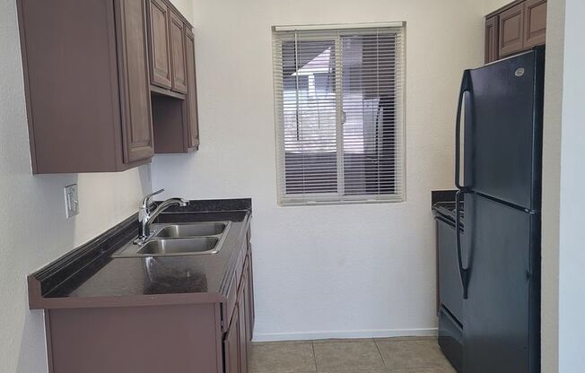 2 beds, 1 bath, 792 sqft, $1,250, Unit 213 E. Foster Street Unit 6