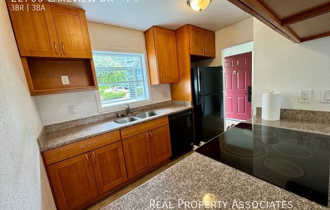 22705 LAKEVIEW DR