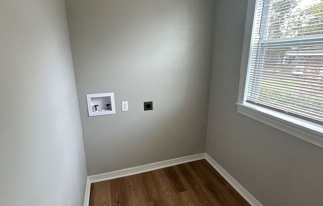 3 beds, 1 bath, $1,300