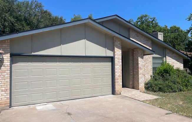 $500 OFF FIRST MONTH RENT IF MOVE IN BY 8/15 * LEASE FOR 22 MONTHS at $1950 PER MONTH!!