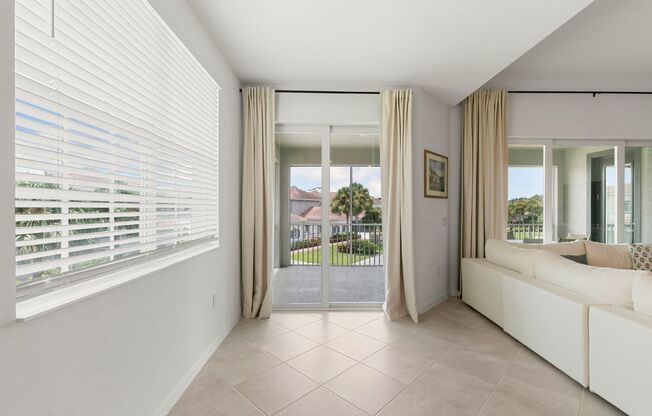 3 beds, 2 baths, $2,950, Unit #201
