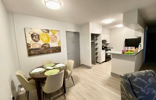 2 beds, 1 bath, 800 sqft, $1,049