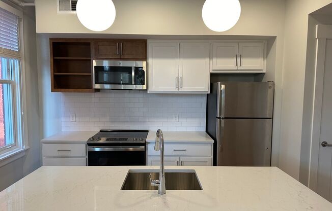 1 bed, 1 bath, 569 sqft, $1,110, Unit 210 - 402 AMI