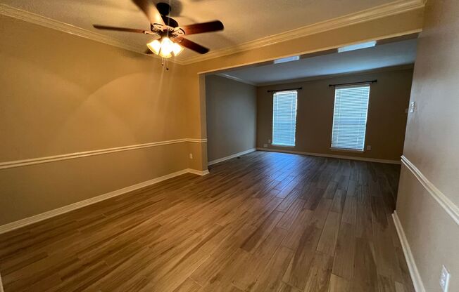 BEAUTIFUL TOWNHOME WITH COMMUNITY POOL AND TENNIS COURT