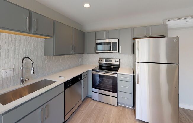 1 bed, 1.5 baths, 620 sqft, $1,461, Unit 153