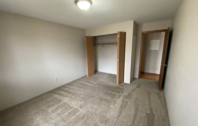 2 beds, 1 bath, 860 sqft, $765