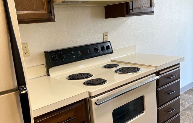 1 bed, 1 bath, 660 sqft, $1,050, Unit 03