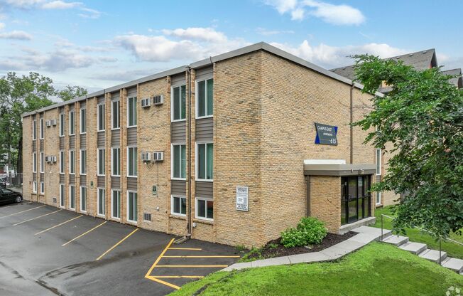 Campus East Apartments: Your Perfect Home Near U of M Twin Cities!