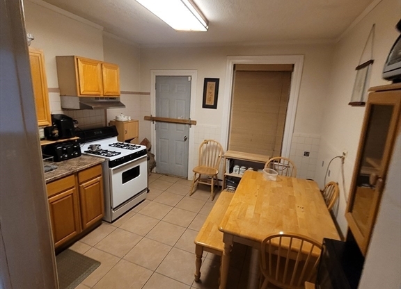 2 beds, 1 bath, 800 sqft, $2,900, Unit 3