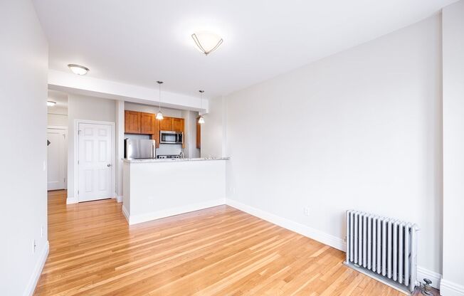 990 Bay Street (1114r)