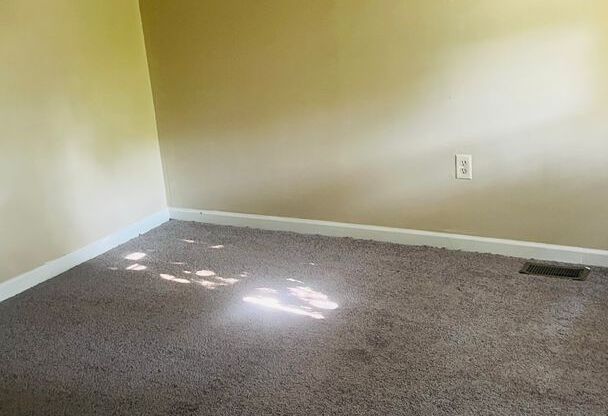 2 beds, 1 bath, $700, Unit Apartment 6