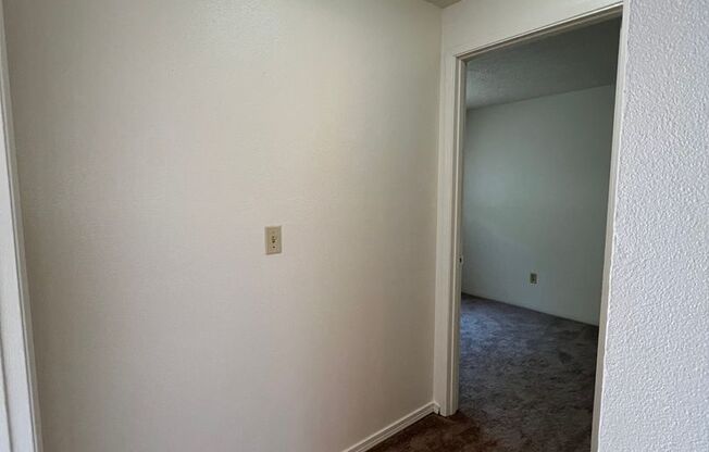 2 beds, 1 bath, 669 sqft, $1,245, Unit 33