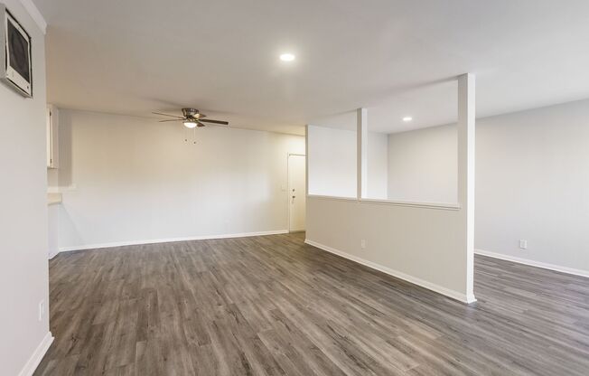 1 bed, 1 bath, 695 sqft, $1,848, Unit 215