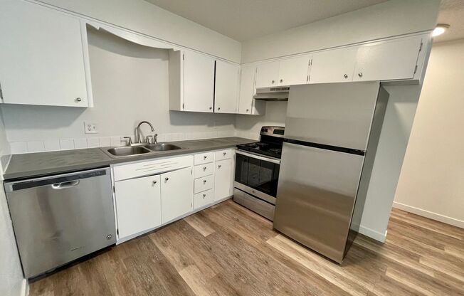2 beds, 1 bath, 760 sqft, $1,100, Unit 10