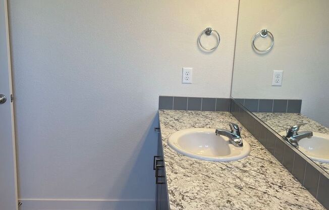2 beds, 2 baths, 921 sqft, $1,929, Unit 206