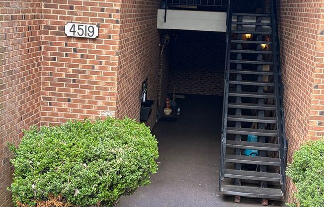 REMODELED NW RALEIGH 3 BEDROOM CONDO IN MARTINIQUE--SWIMMING POOL- UPDATED PRIMARY BATHROOM