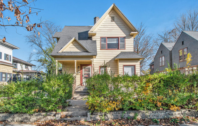 144 College Ave NE