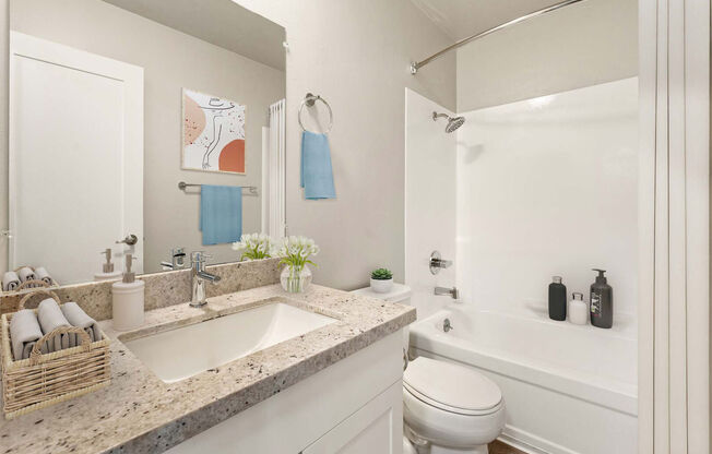 2 beds, 1.5 baths, 950 sqft, $2,580