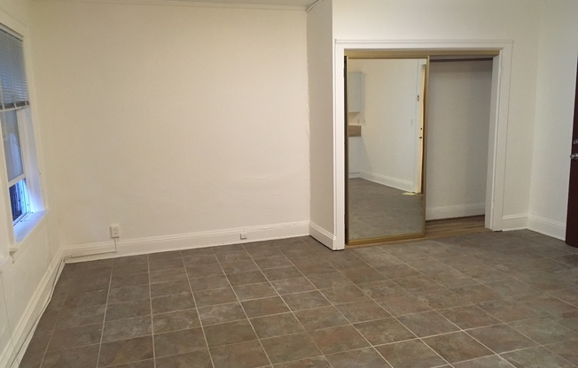 Studio, 1 bath, 425 sqft, $1,225, Unit 104