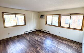 2 beds, 1 bath, $1,300, Unit 201