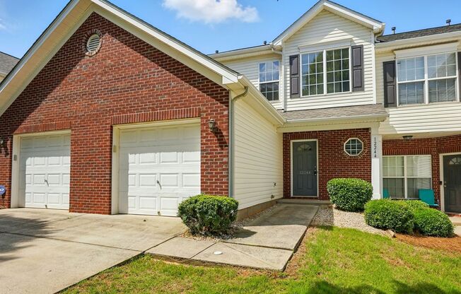 2 Bedroom Townhome in Pineville!
