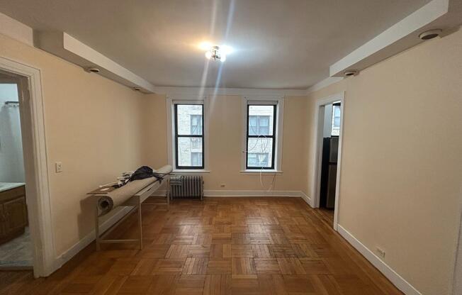 325 W 71 ST