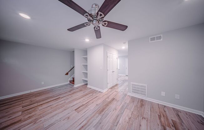 3 beds, 2.5 baths, 1,250 sqft, $1,850, Unit 18-44