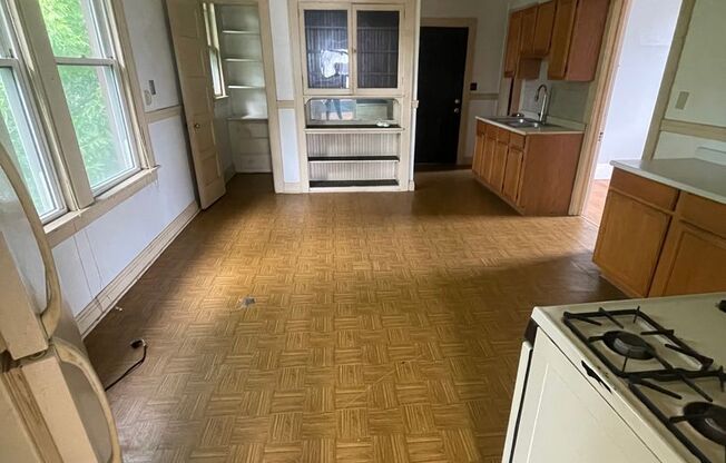 Charming 2 bed 1 bath located right off Brady St