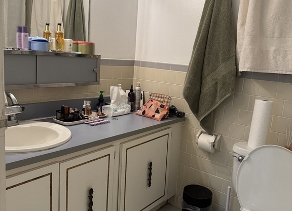 1 bed, 1 bath, 800 sqft, $2,400, Unit 307